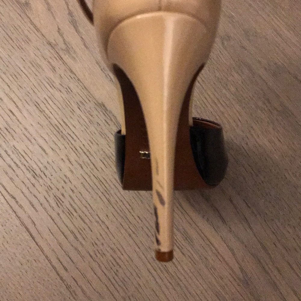 Patent leather SCHULTZ heels